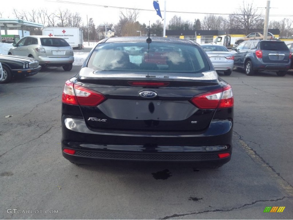 2012 Focus SE Sedan - Black / Charcoal Black photo #6