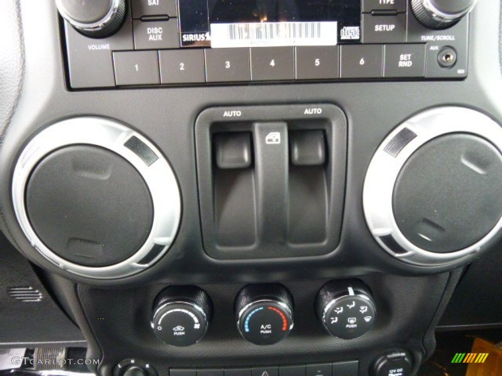 2014 Jeep Wrangler Rubicon 4x4 Controls Photo #90921065