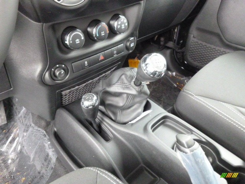 2014 Jeep Wrangler Rubicon 4x4 6 Speed Manual Transmission Photo #90921085