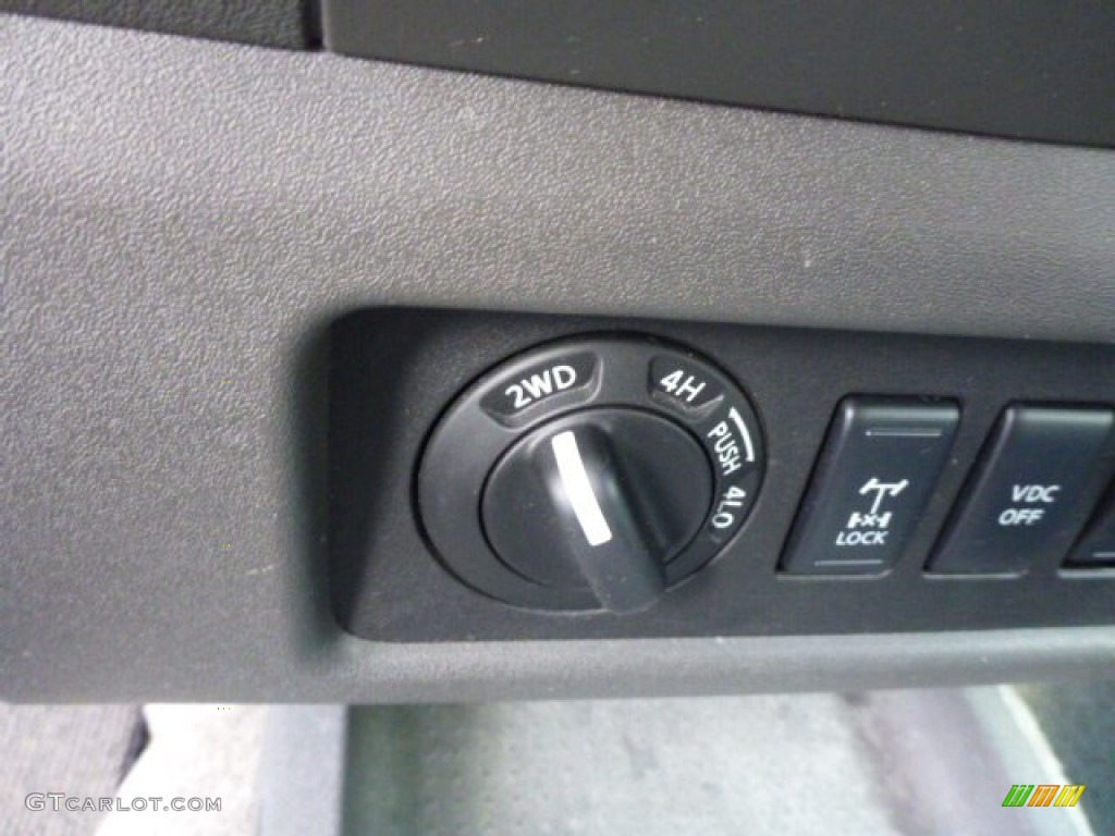 2005 Xterra Off Road 4x4 - Night Armor Pearl / Blue/Graphite photo #22