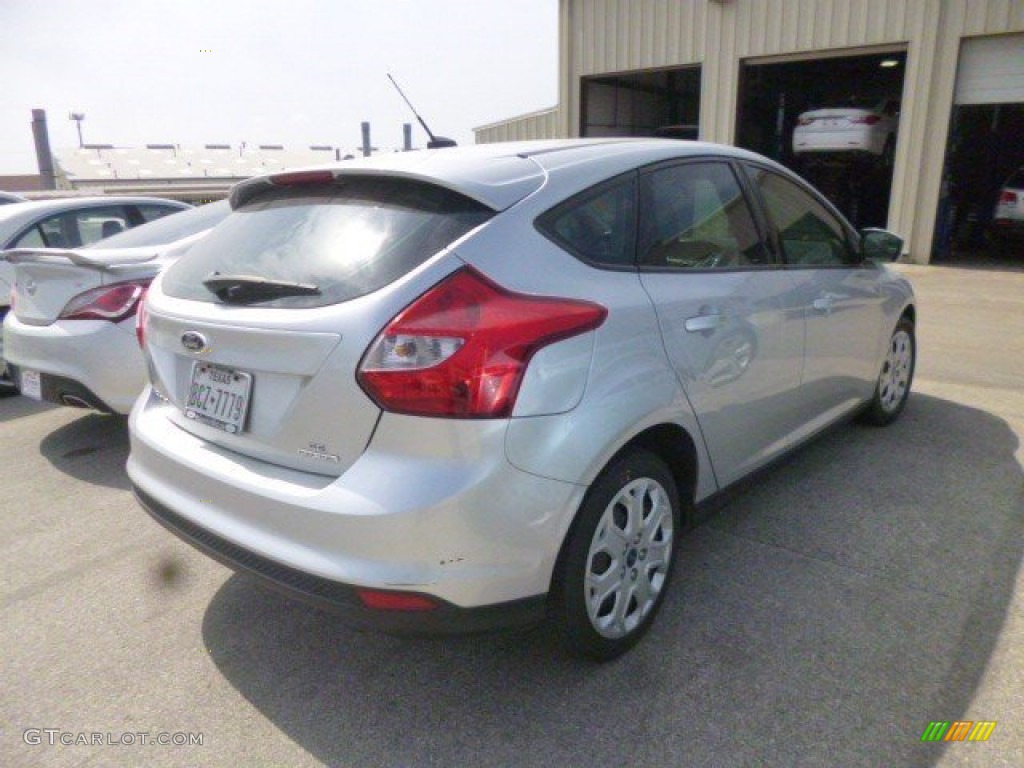 2012 Focus SE 5-Door - Ingot Silver Metallic / Stone photo #4