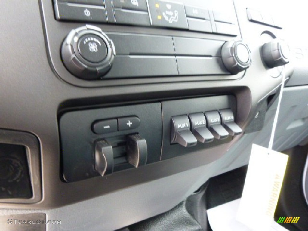 2014 F350 Super Duty XL Regular Cab 4x4 Dump Truck - Oxford White / Steel photo #16