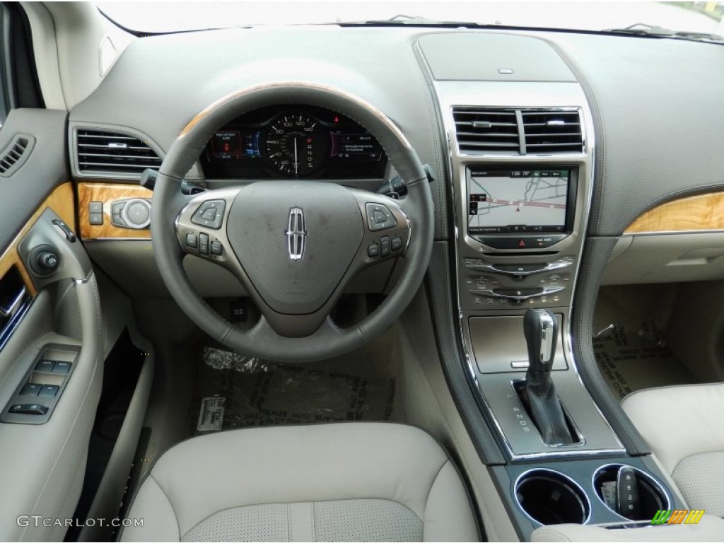 2014 Lincoln MKX FWD Medium Light Stone Dashboard Photo #90932680