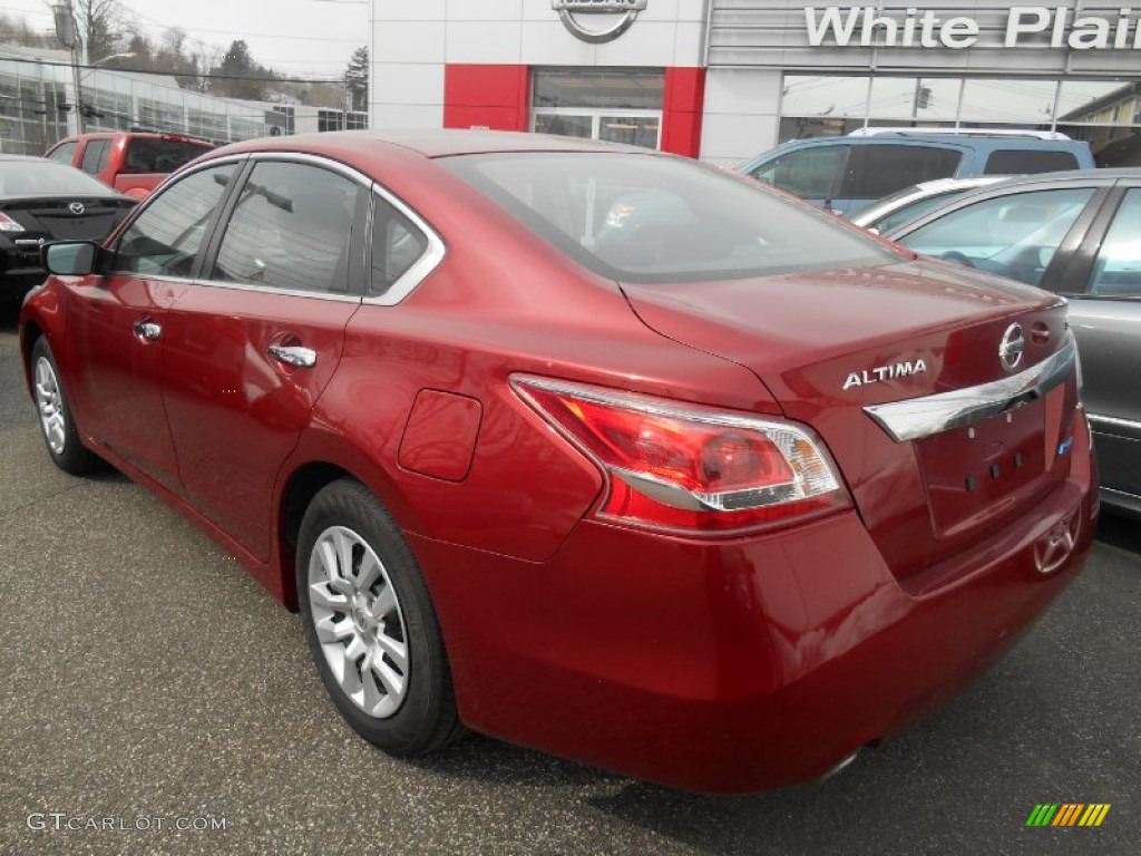 2013 Altima 2.5 S - Cayenne Red / Charcoal photo #6