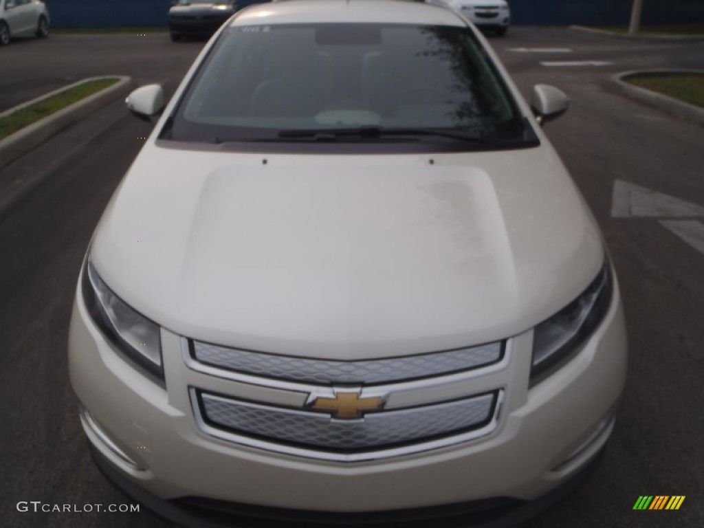 2014 Volt  - White Diamond Tricoat / Pebble Beige/Dark Accents photo #2