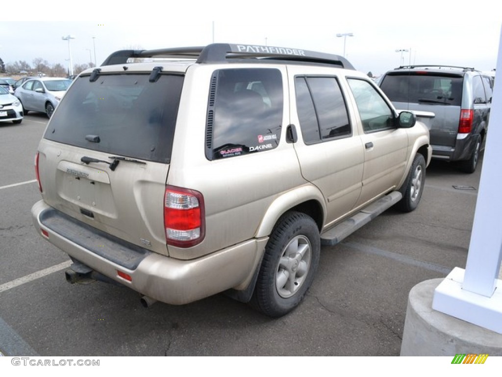 2002 Pathfinder SE 4x4 - Sahara Beige Metallic / Beige photo #2