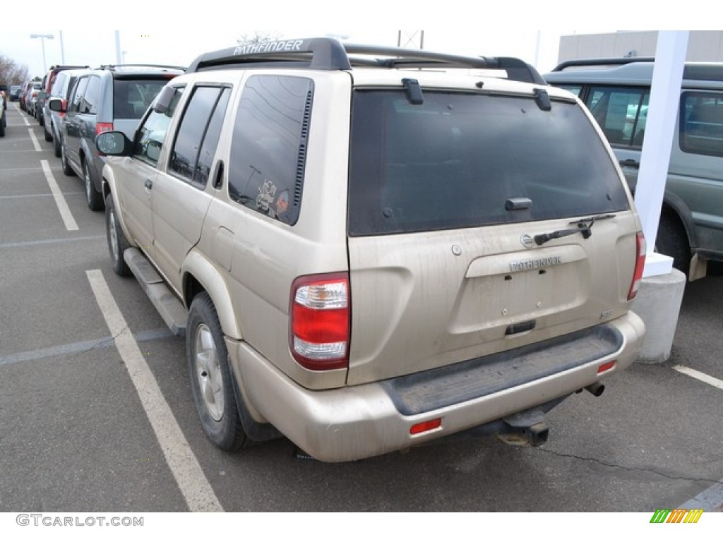 2002 Pathfinder SE 4x4 - Sahara Beige Metallic / Beige photo #3