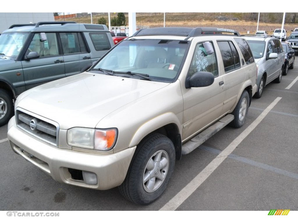 2002 Pathfinder SE 4x4 - Sahara Beige Metallic / Beige photo #4