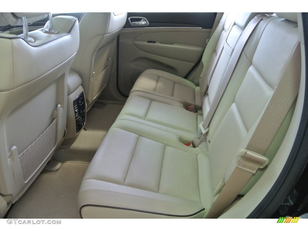 2014 Jeep Grand Cherokee Overland 4x4 Rear Seat Photo #90949553