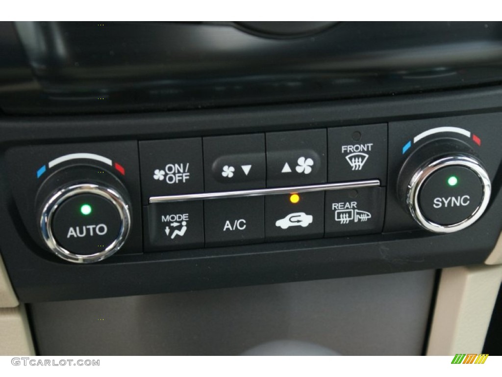 2014 Acura ILX Hybrid Technology Controls Photo #90951755