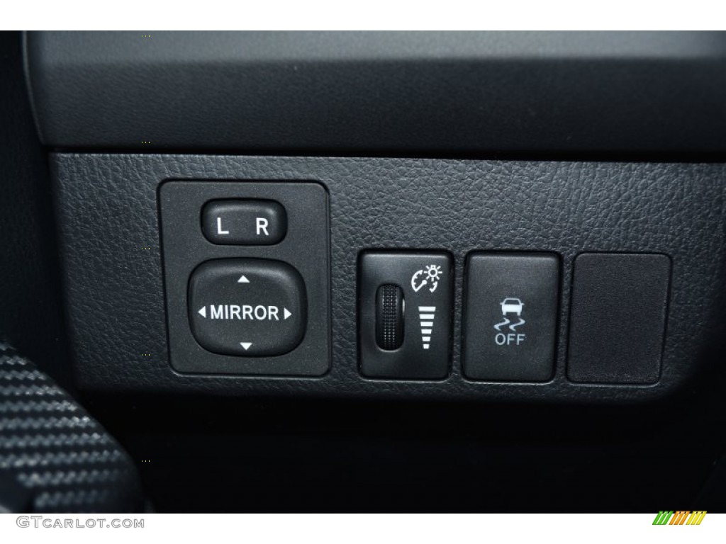 2014 Toyota RAV4 LE Controls Photo #90952056