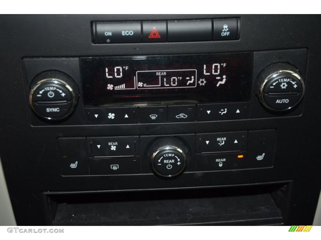 2011 Routan SEL - Deep Claret Red Metallic / Aero Gray photo #17