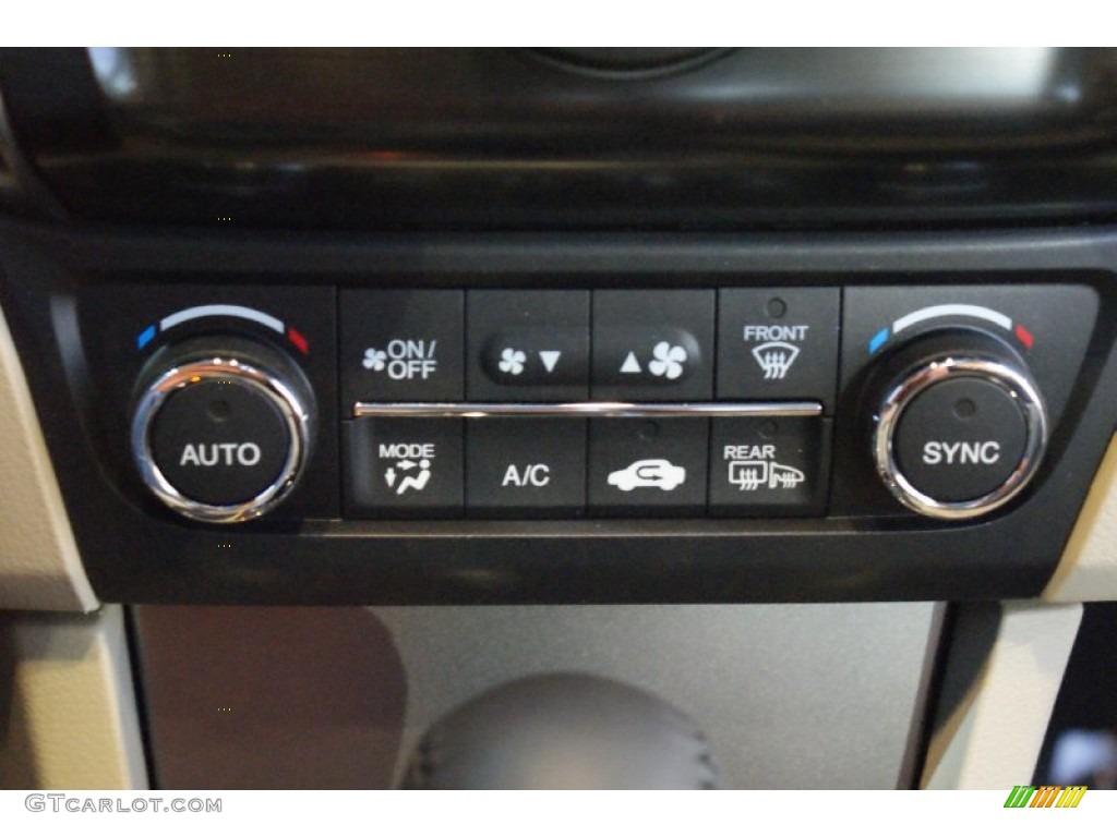 2014 Acura ILX Hybrid Technology Controls Photo #90965818