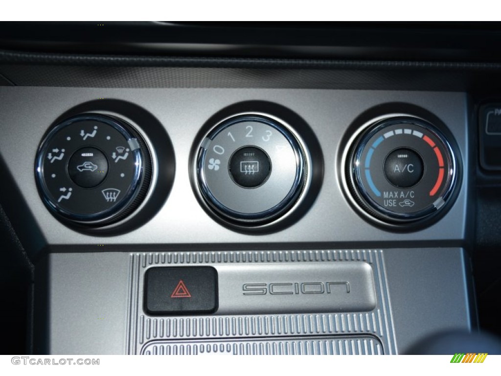 2014 Scion xB Standard xB Model Controls Photo #90976567