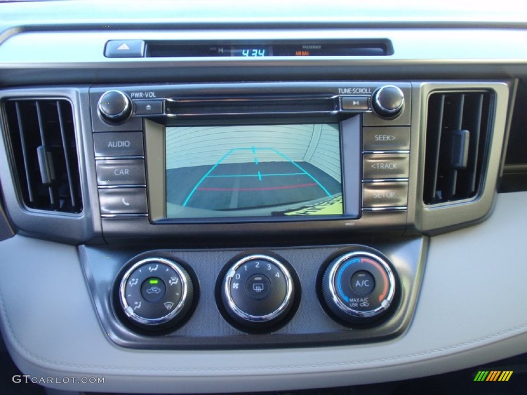 2014 RAV4 LE - Classic Silver Metallic / Ash photo #28