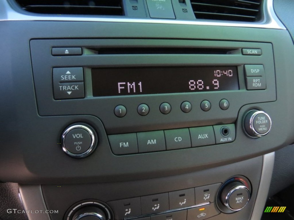 2014 Nissan Sentra SV Audio System Photos