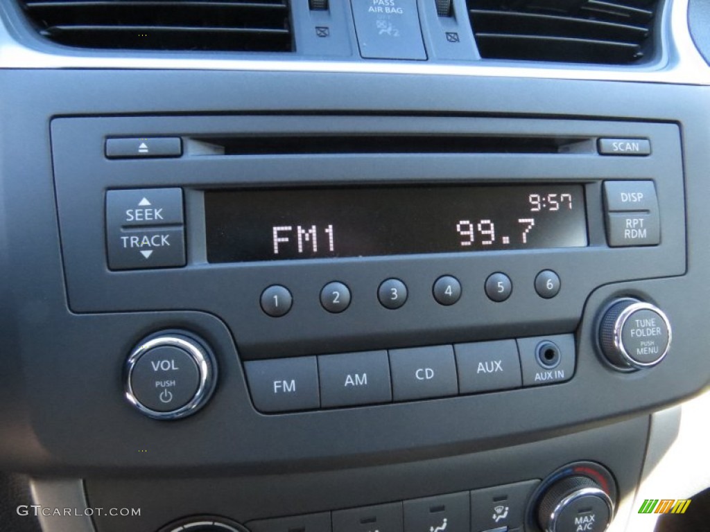 2014 Nissan Sentra S Audio System Photo #90988134
