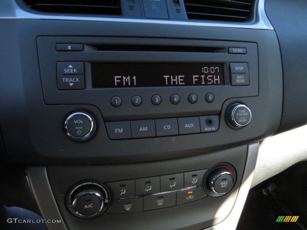 2014 Nissan Sentra S Audio System Photos