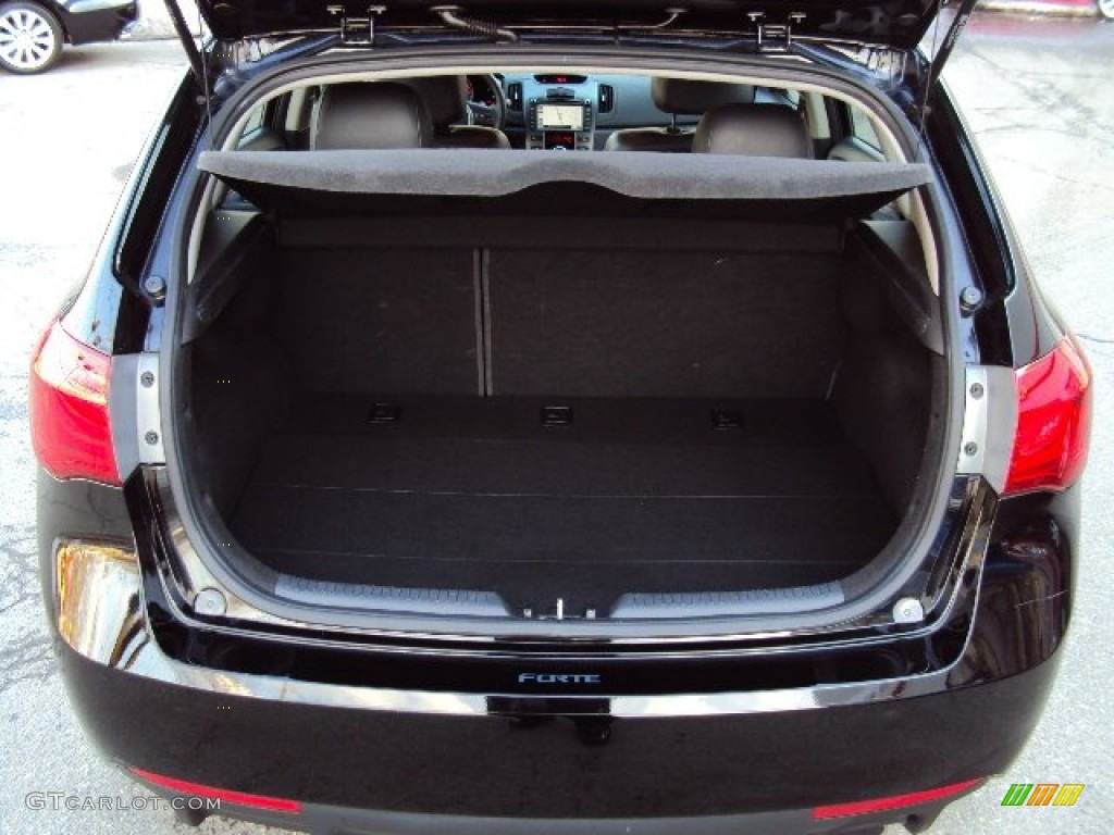 2011 Kia Forte SX Trunk Photos