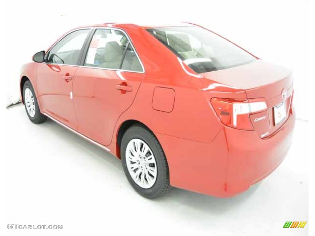 2014 Camry LE - Barcelona Red Metallic / Ivory photo #37
