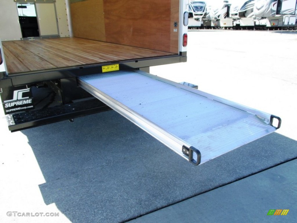2014 Savana Cutaway 4500 Commercial Moving Truck - Summit White / Medium Pewter photo #22