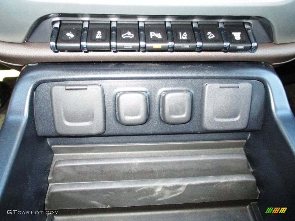 2015 GMC Sierra 2500HD SLT Crew Cab 4x4 Controls Photo #91000323