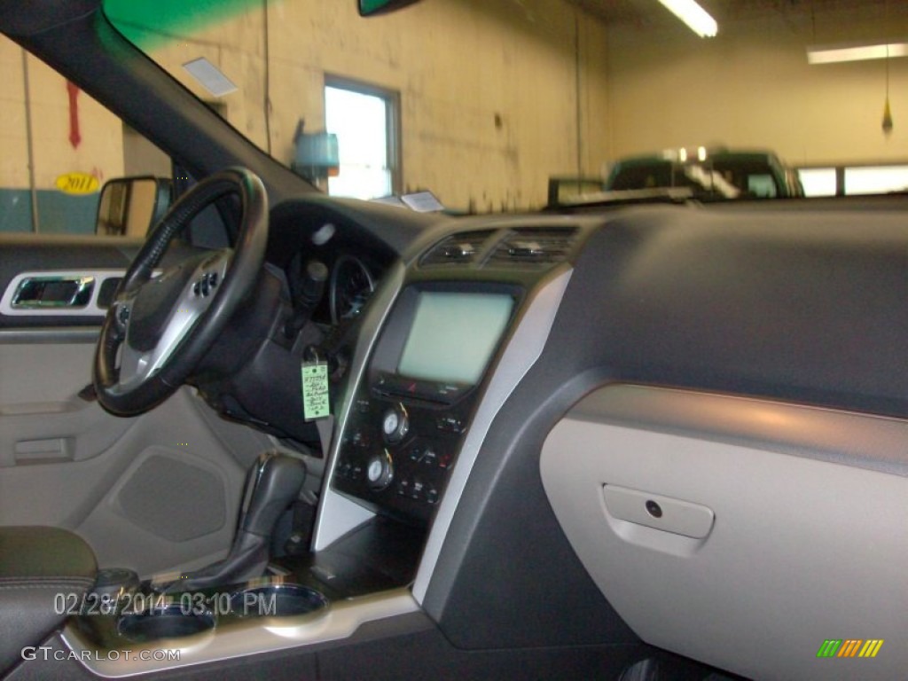 2011 Explorer XLT 4WD - Kona Blue Metallic / Charcoal Black photo #9