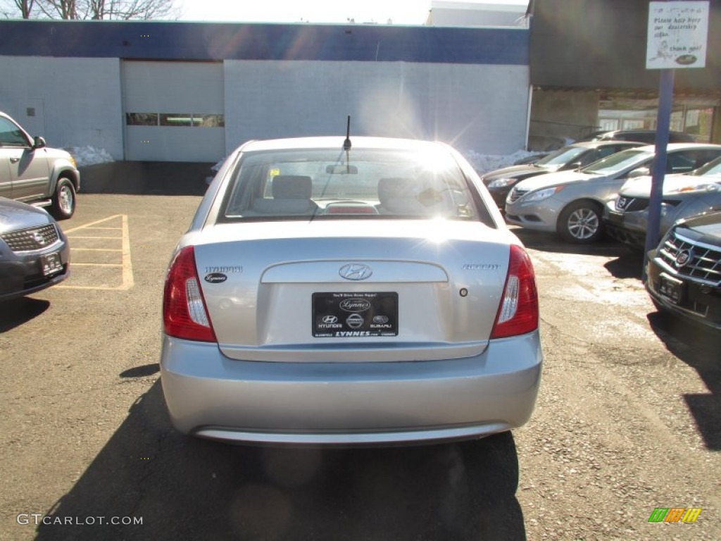 2009 Accent GLS 4 Door - Platinum Silver / Gray photo #5