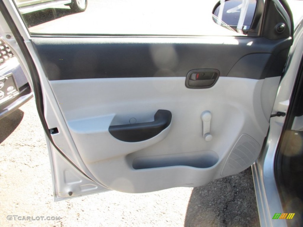 2009 Accent GLS 4 Door - Platinum Silver / Gray photo #10