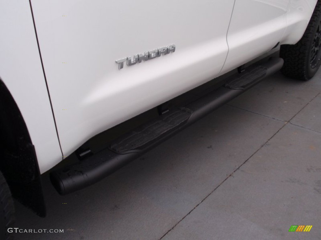 2014 Tundra SR5 Double Cab - Super White / Graphite photo #15