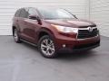 Front 3/4 View of 2014 Highlander LE