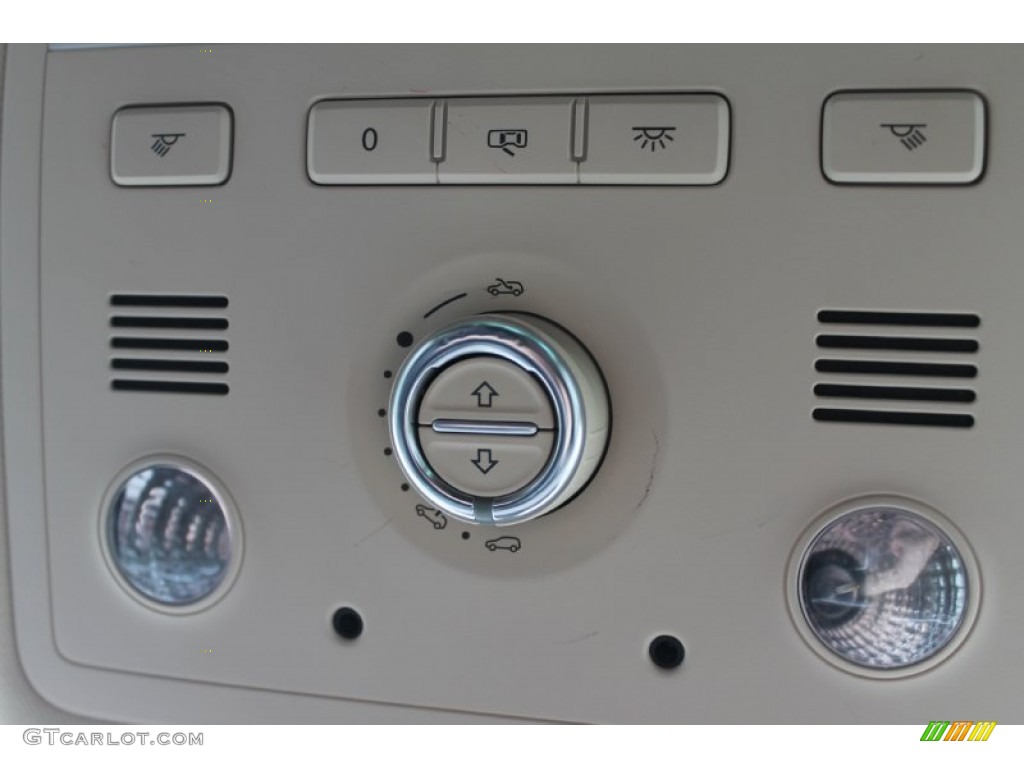 2012 Volkswagen Touareg TDI Executive 4XMotion Controls Photos
