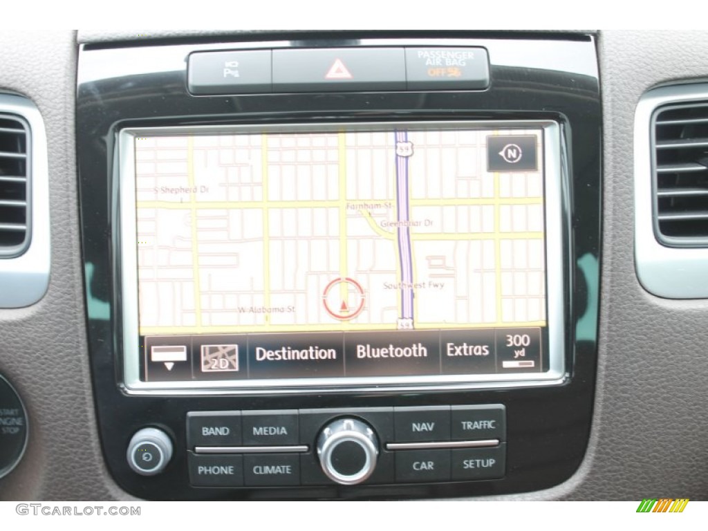 2012 Volkswagen Touareg TDI Executive 4XMotion Navigation Photos