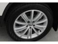 Candy White - Tiguan SE Photo No. 6