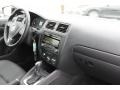 Black - Jetta SE Sedan Photo No. 28