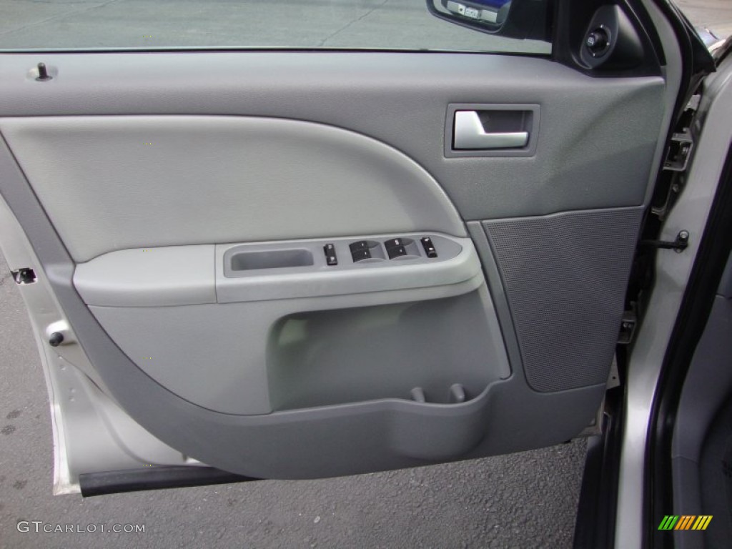 2006 Ford Five Hundred SEL Shale Grey Door Panel Photo #91046750