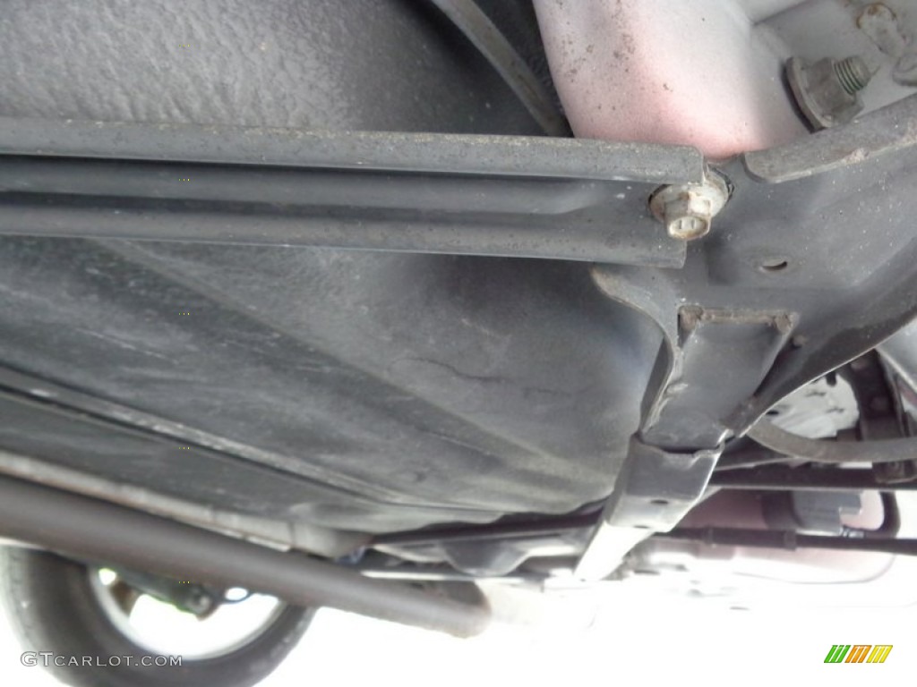 2005 Toyota Solara SLE V6 Convertible Undercarriage Photos