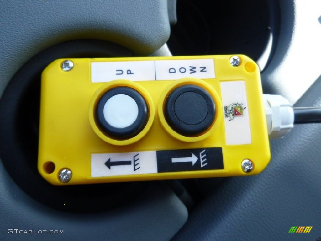 2014 F350 Super Duty XL Regular Cab 4x4 Dump Truck - Oxford White / Steel photo #17