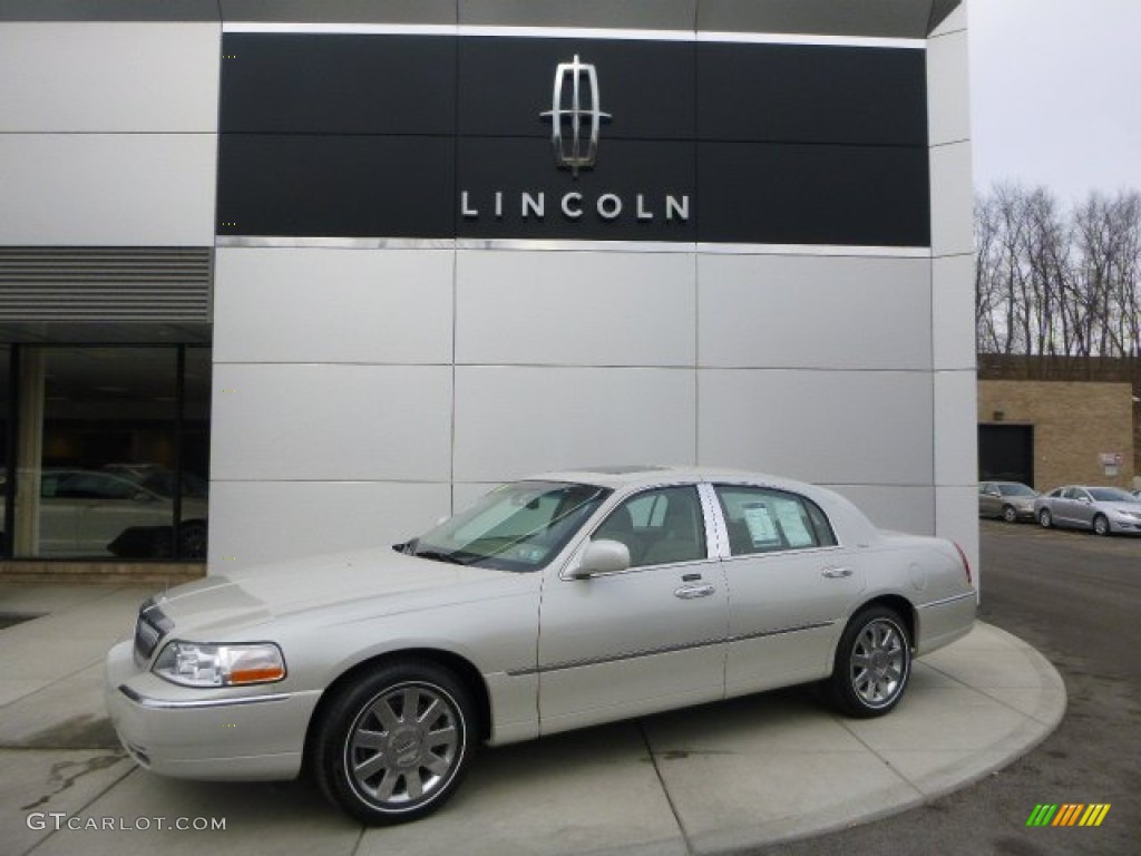2007 Town Car Designer - Cashmere Tri-Coat / Light Camel photo #1