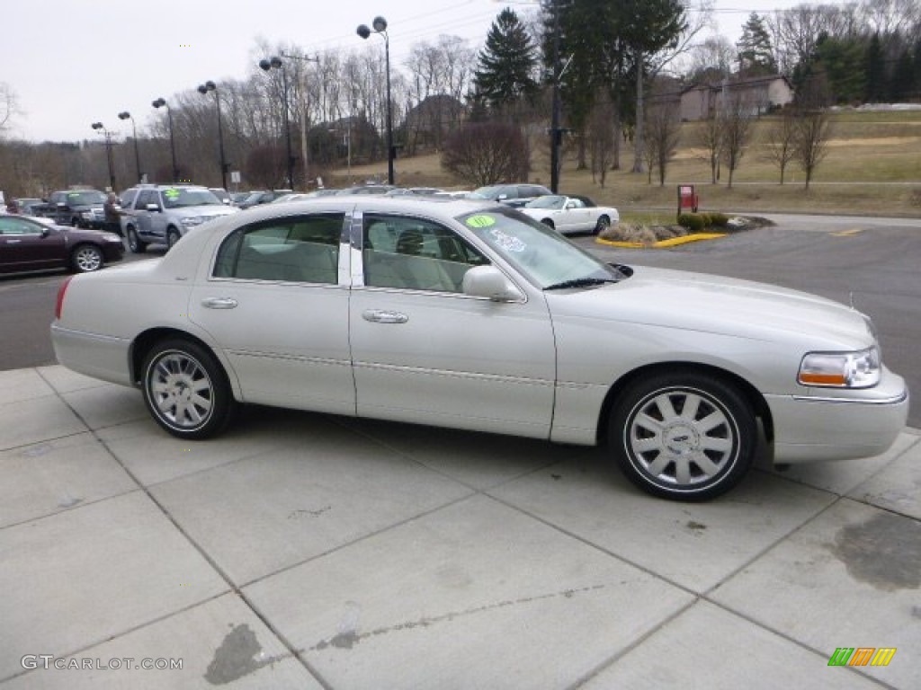 2007 Town Car Designer - Cashmere Tri-Coat / Light Camel photo #6
