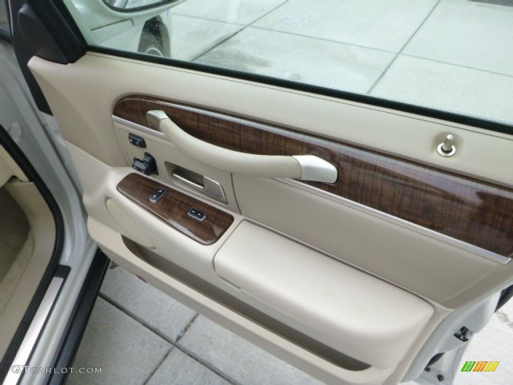2007 Town Car Designer - Cashmere Tri-Coat / Light Camel photo #12
