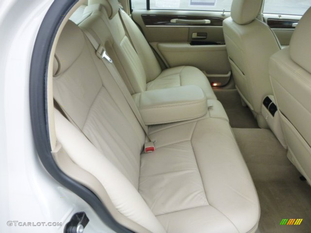 2007 Town Car Designer - Cashmere Tri-Coat / Light Camel photo #13