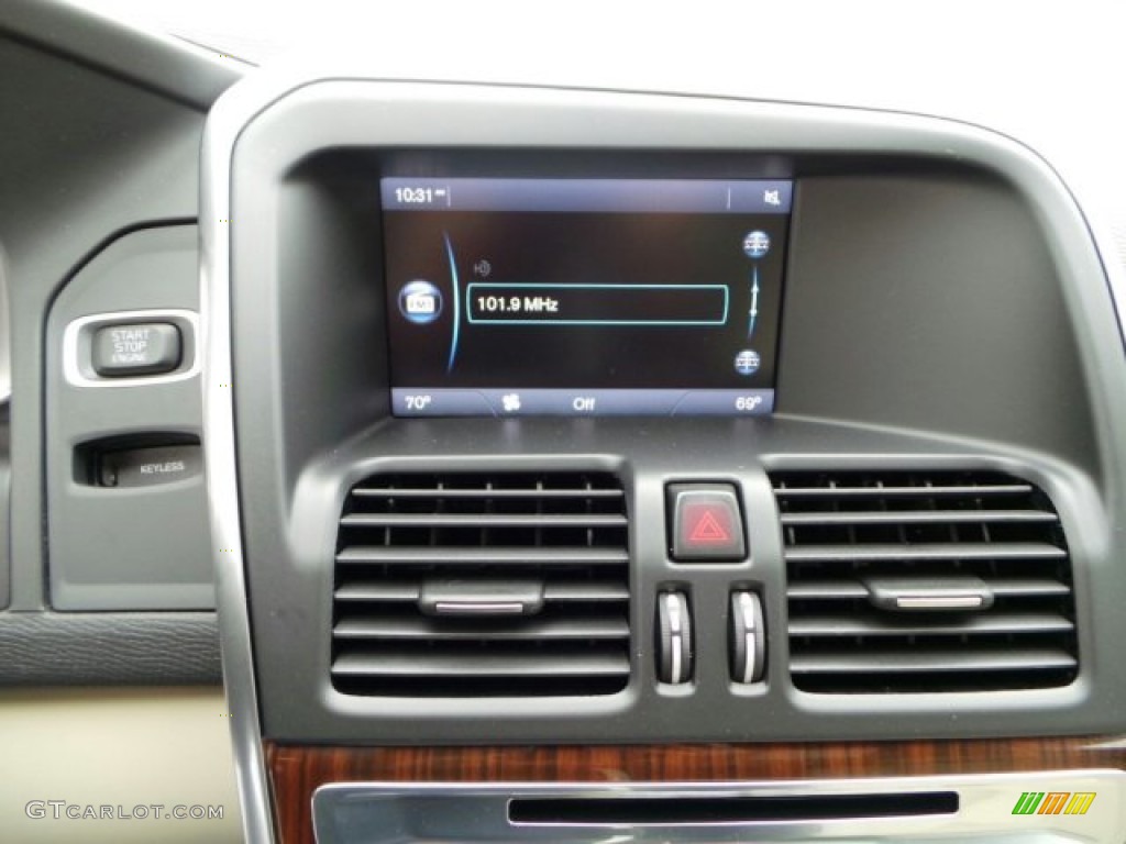 2015 Volvo XC60 T5 Drive-E Controls Photo #91058710