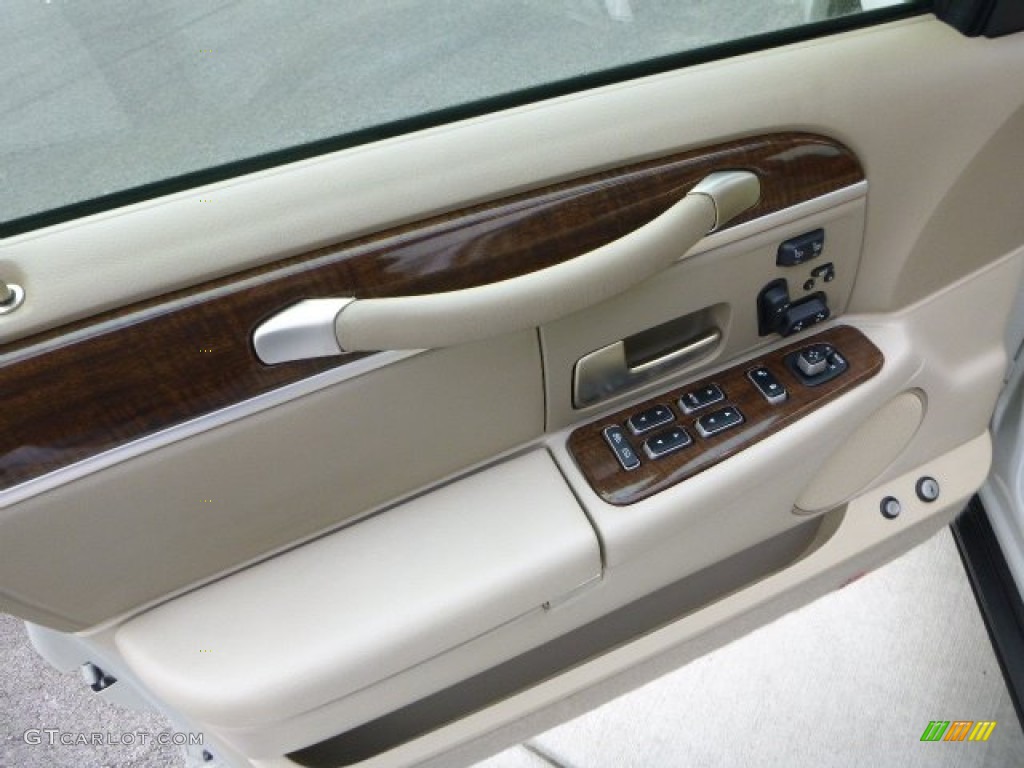 2007 Town Car Designer - Cashmere Tri-Coat / Light Camel photo #19