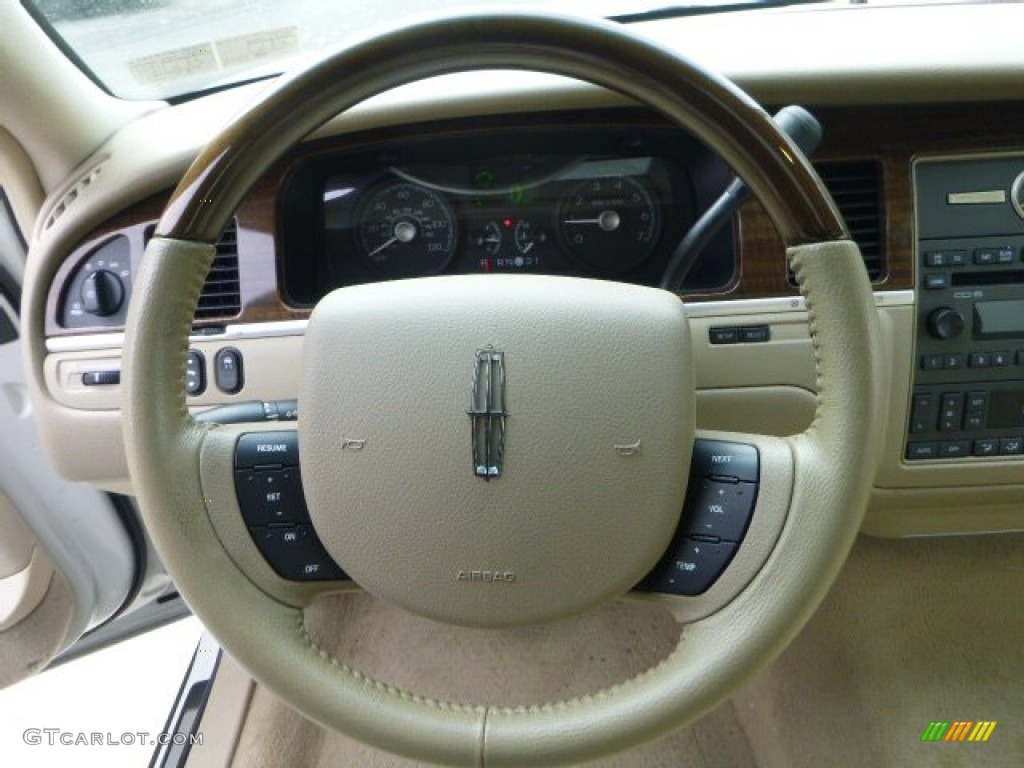 2007 Town Car Designer - Cashmere Tri-Coat / Light Camel photo #21