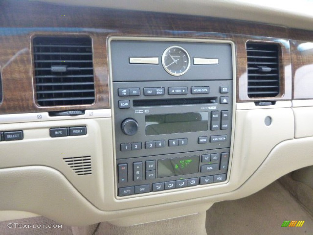 2007 Town Car Designer - Cashmere Tri-Coat / Light Camel photo #23