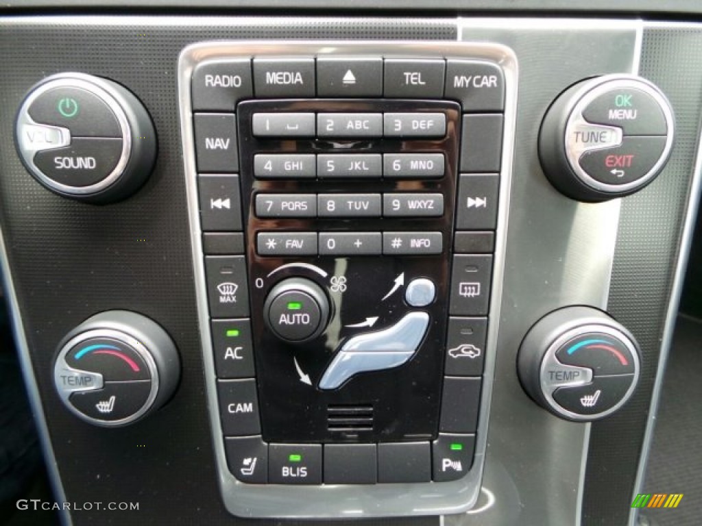 2015 Volvo V60 T6 AWD R-Design Controls Photo #91064890