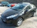Tuxedo Black - Fiesta SE Sedan Photo No. 5