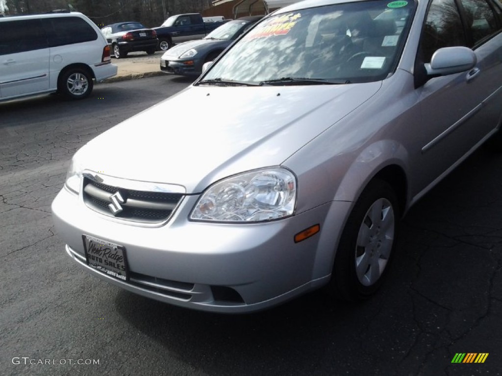 2007 Forenza Sedan - Titanium Silver Metallic / Grey photo #4