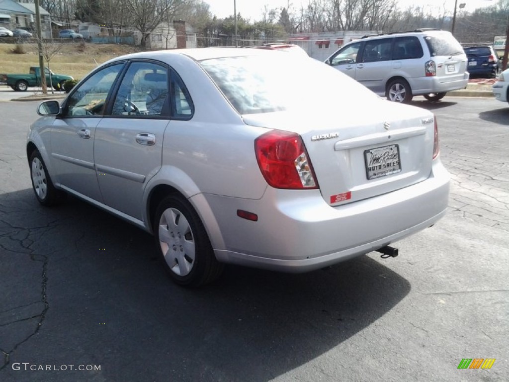 2007 Forenza Sedan - Titanium Silver Metallic / Grey photo #8